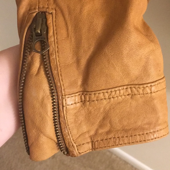 🍀Tan Leather Jacket🍀 - Picture 6 of 6